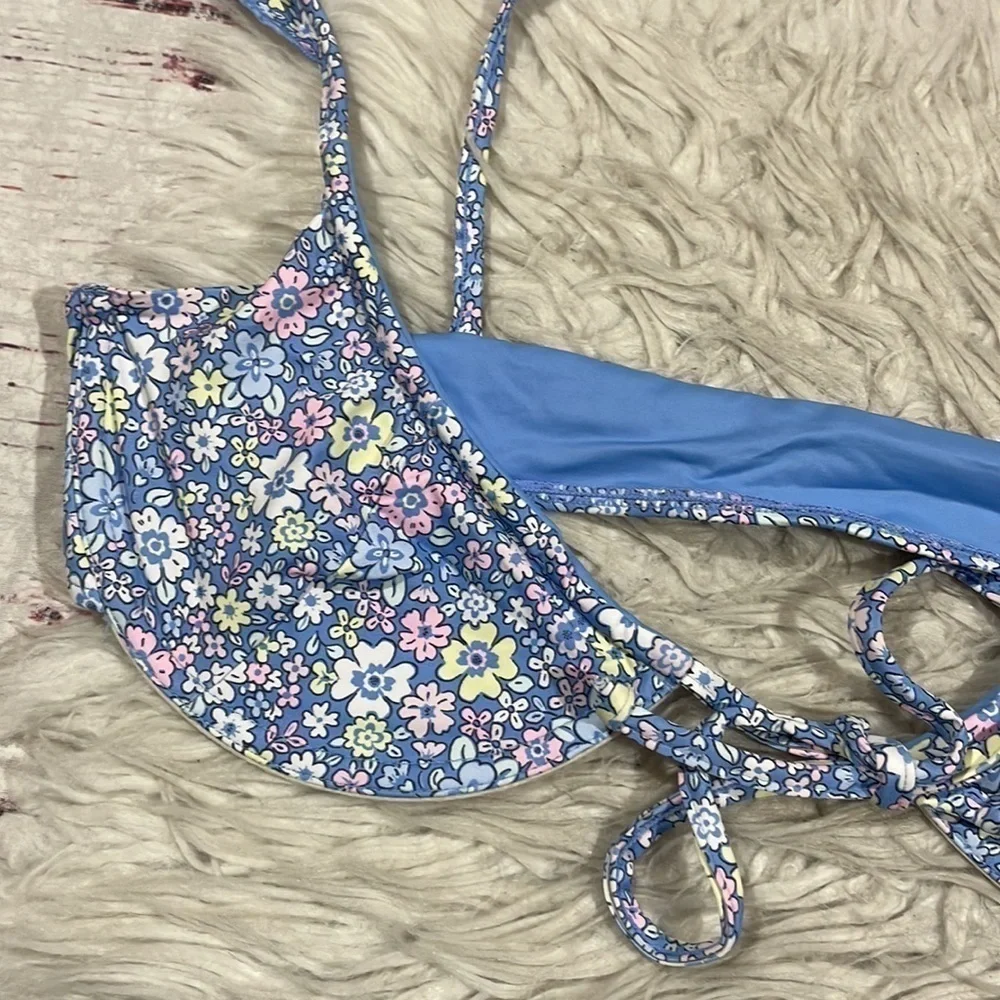 NWT Frankie’s bikinis Birdie Bikini top in springtime
